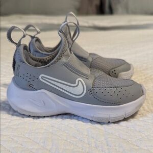 Nike Kids Flex Runner 3 Light Gray Slip-On Sneakers
